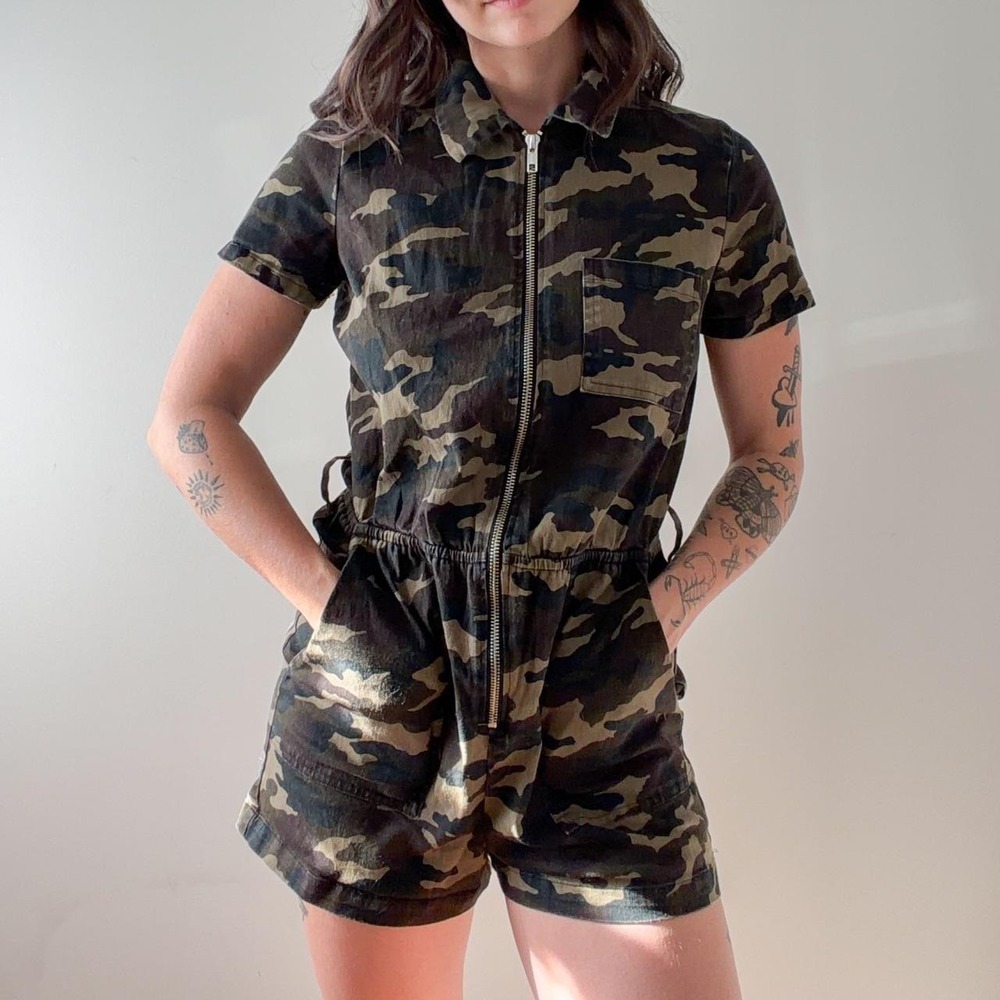 Guess Camo Zip Up Romper Size Small